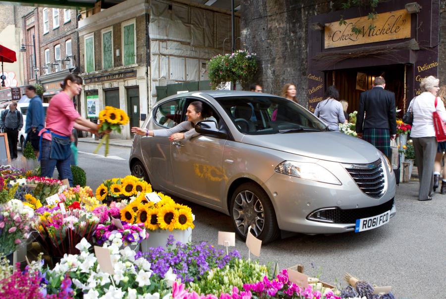  Chrysler Ypsilon 2011 года  (фото 29 из 50)